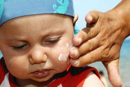 出国看病：只有25％的儿童经常涂防晒霜