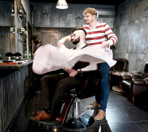 出国看病：理发师可能会帮助客户发现皮肤癌