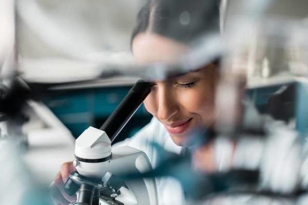 红葡萄酒抗氧化剂白藜芦醇有望抗击癌症的形成